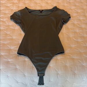 Express Body Contour High Compression Scoop Neck Cap Sleeve Bodysuit